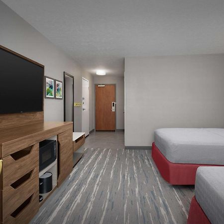Hampton Inn Waterloo Ngoại thất bức ảnh