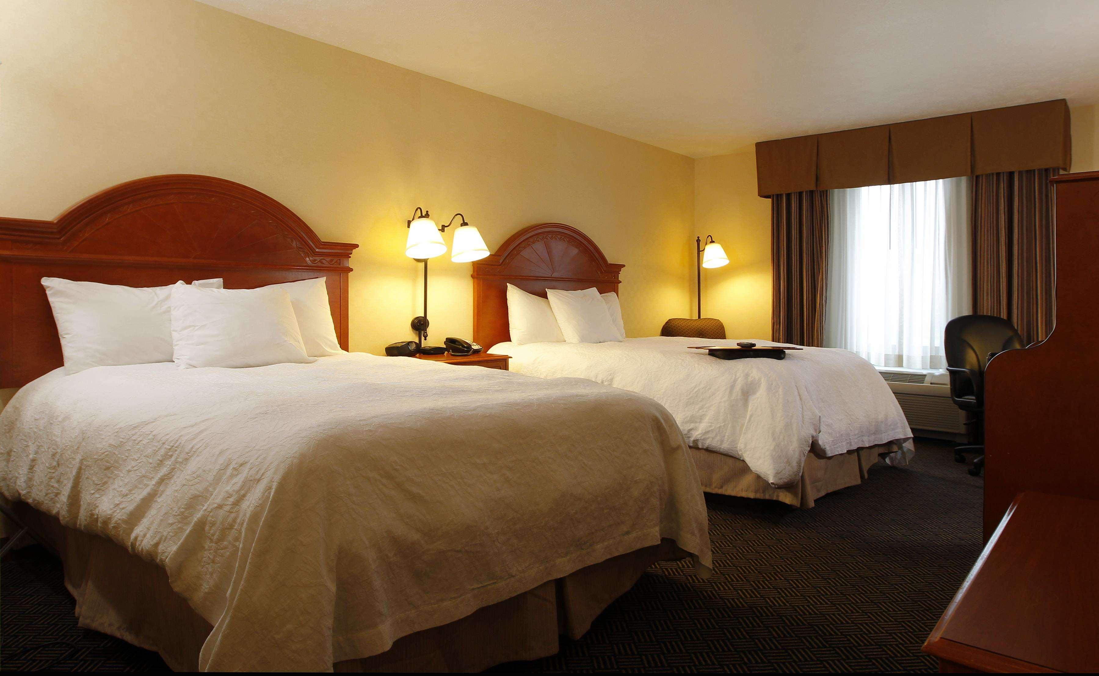 Hampton Inn Waterloo Ngoại thất bức ảnh