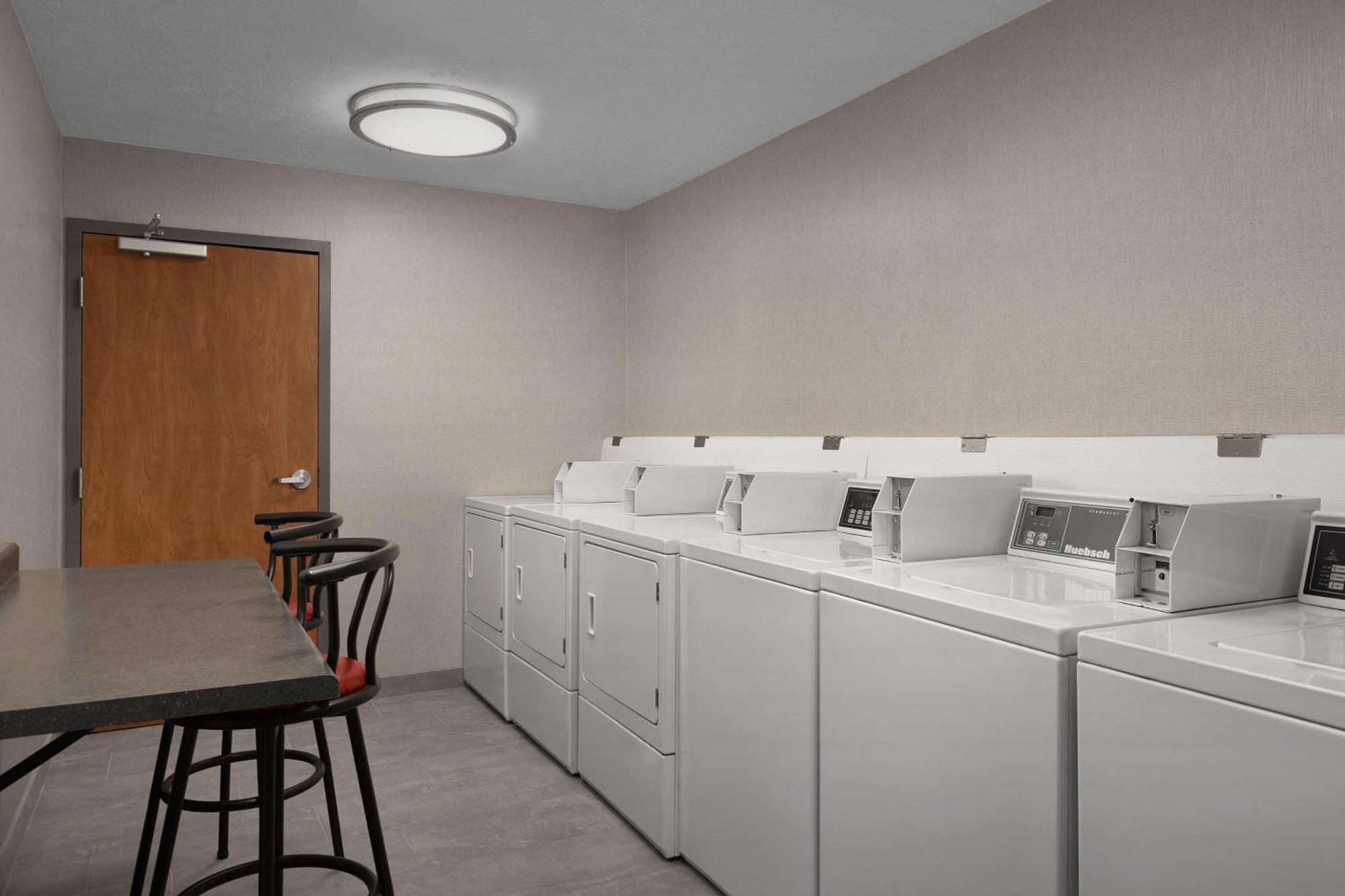 Hampton Inn Waterloo Ngoại thất bức ảnh