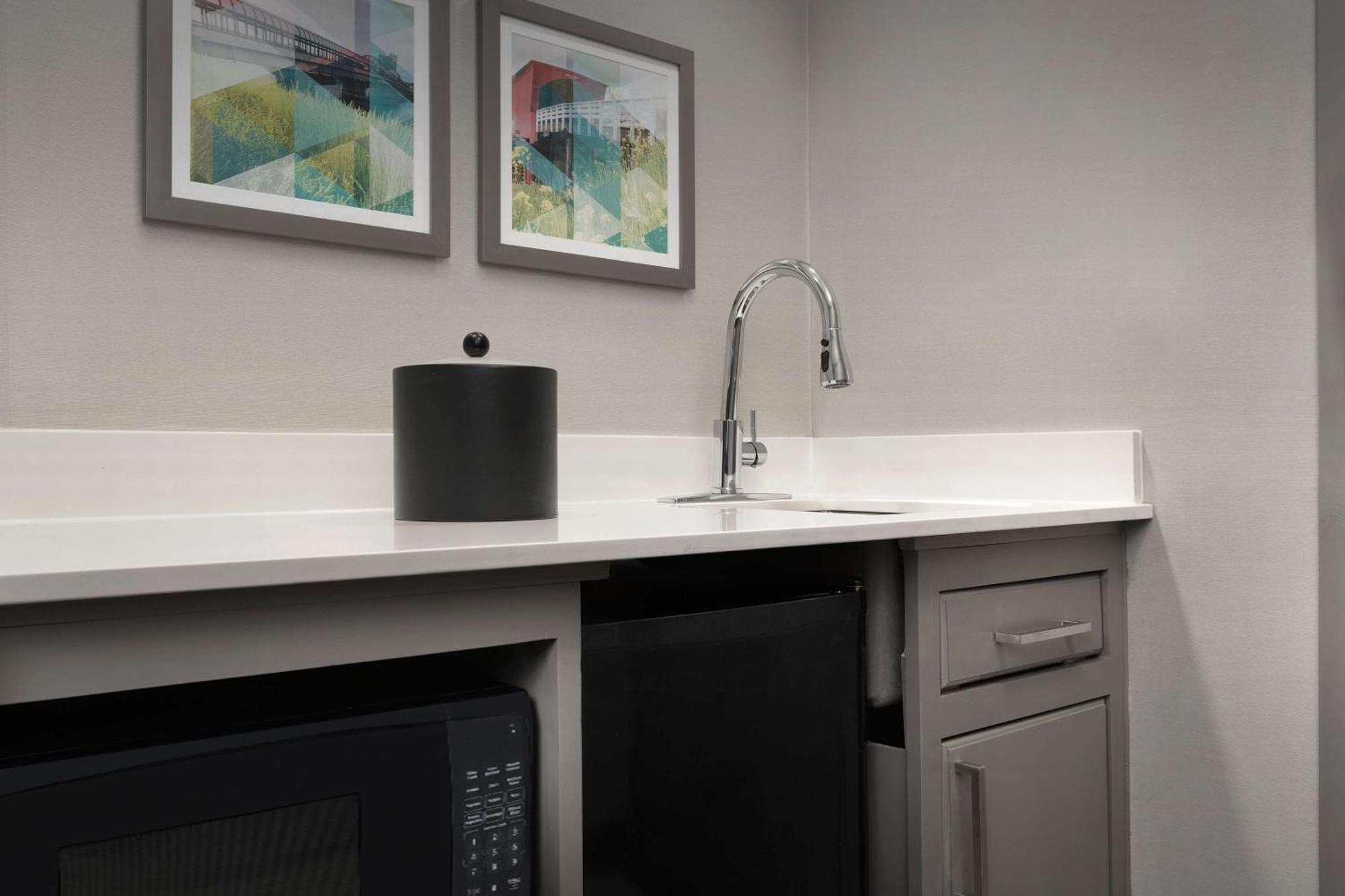 Hampton Inn Waterloo Ngoại thất bức ảnh