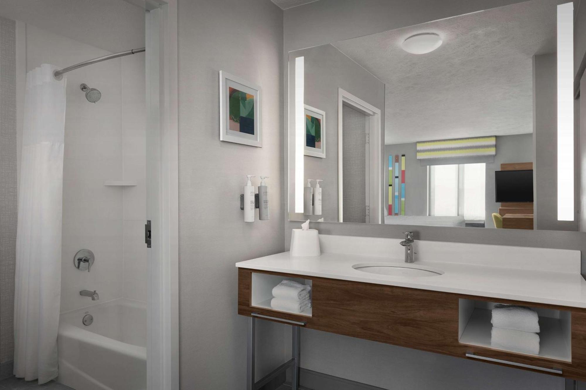 Hampton Inn Waterloo Ngoại thất bức ảnh