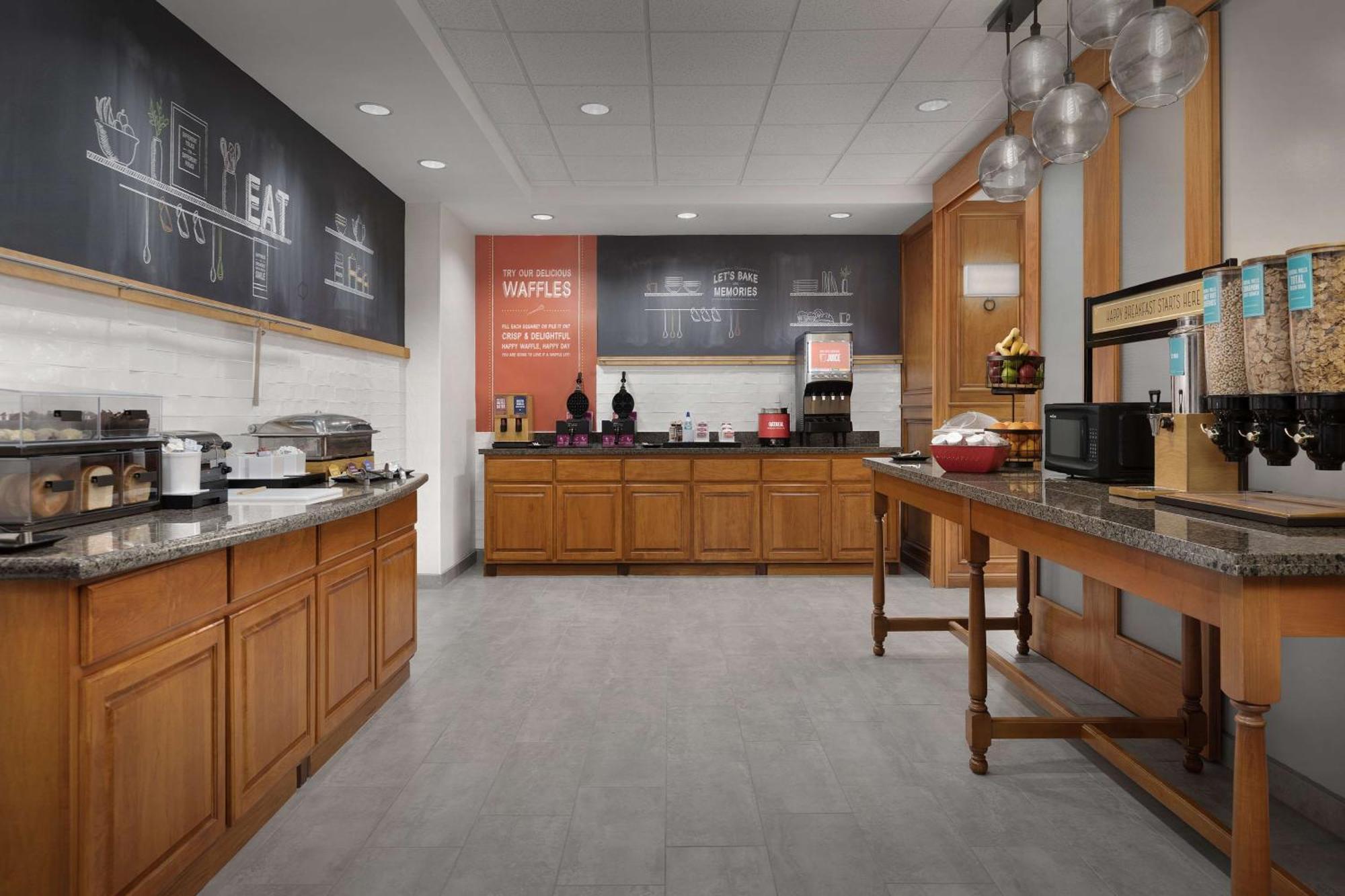 Hampton Inn Waterloo Ngoại thất bức ảnh
