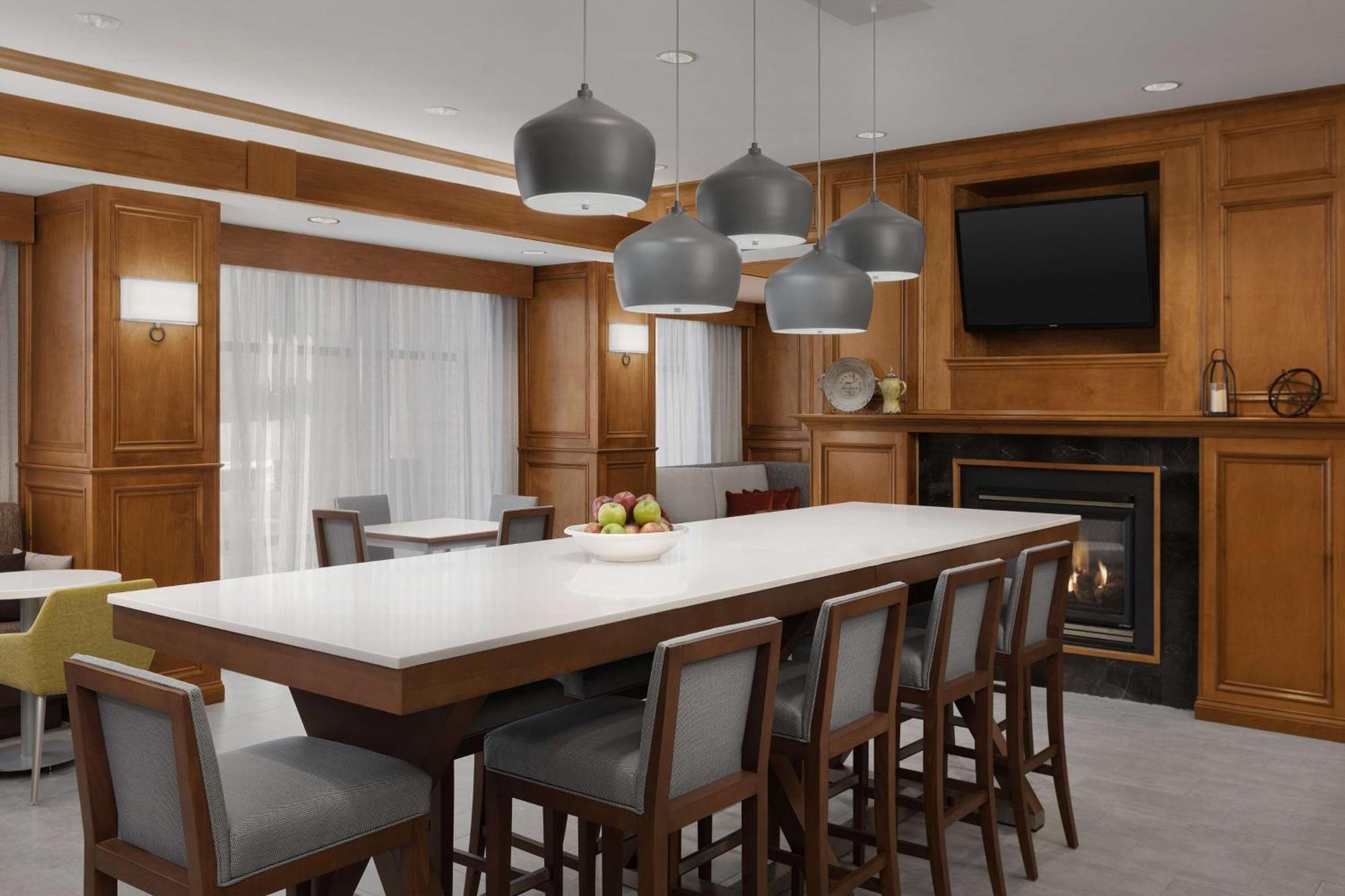 Hampton Inn Waterloo Ngoại thất bức ảnh