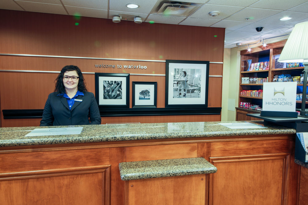 Hampton Inn Waterloo Ngoại thất bức ảnh