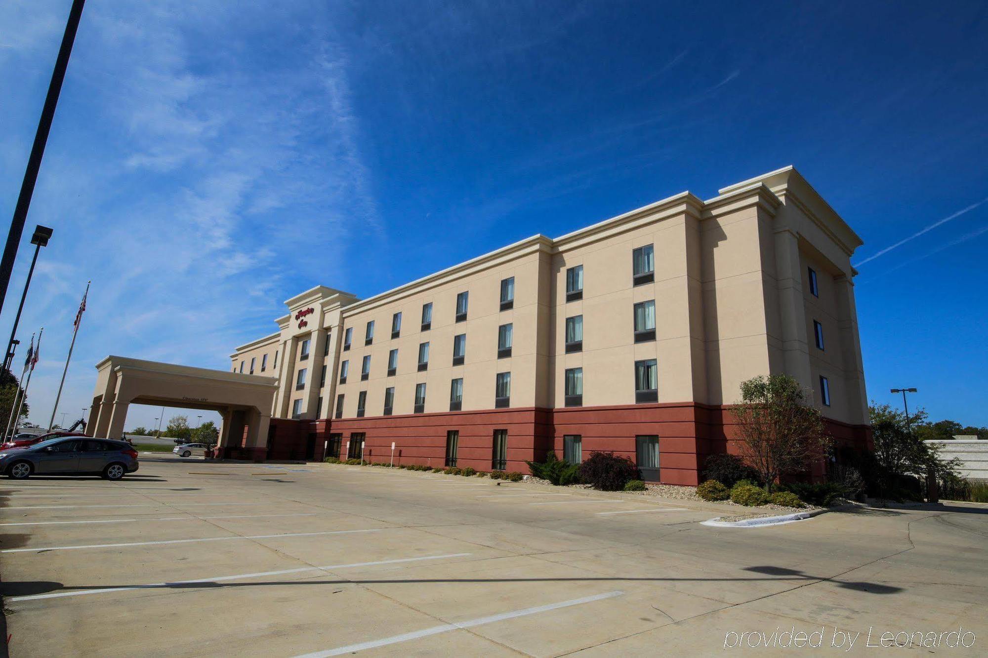 Hampton Inn Waterloo Ngoại thất bức ảnh