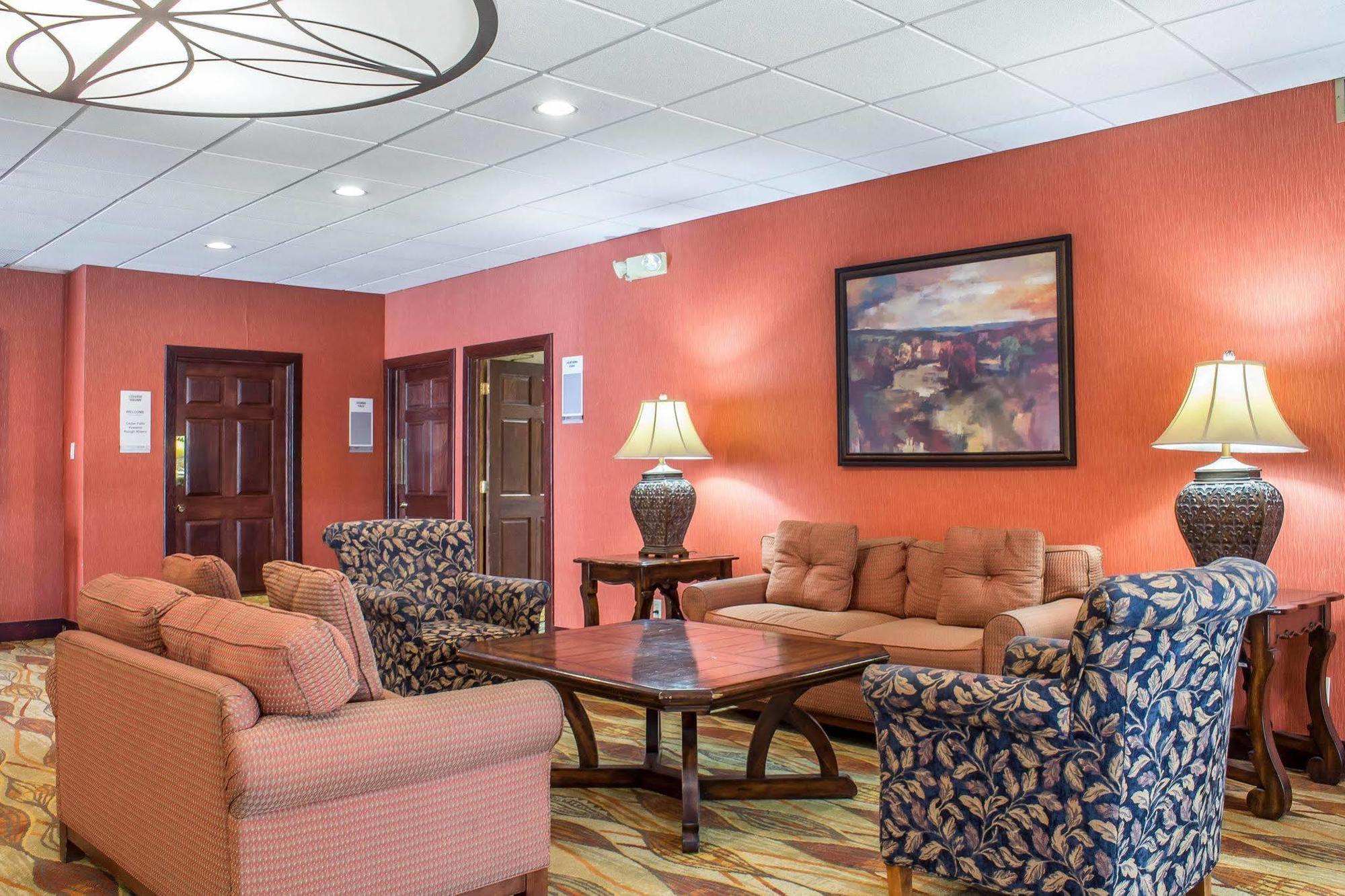 Hampton Inn Waterloo Ngoại thất bức ảnh